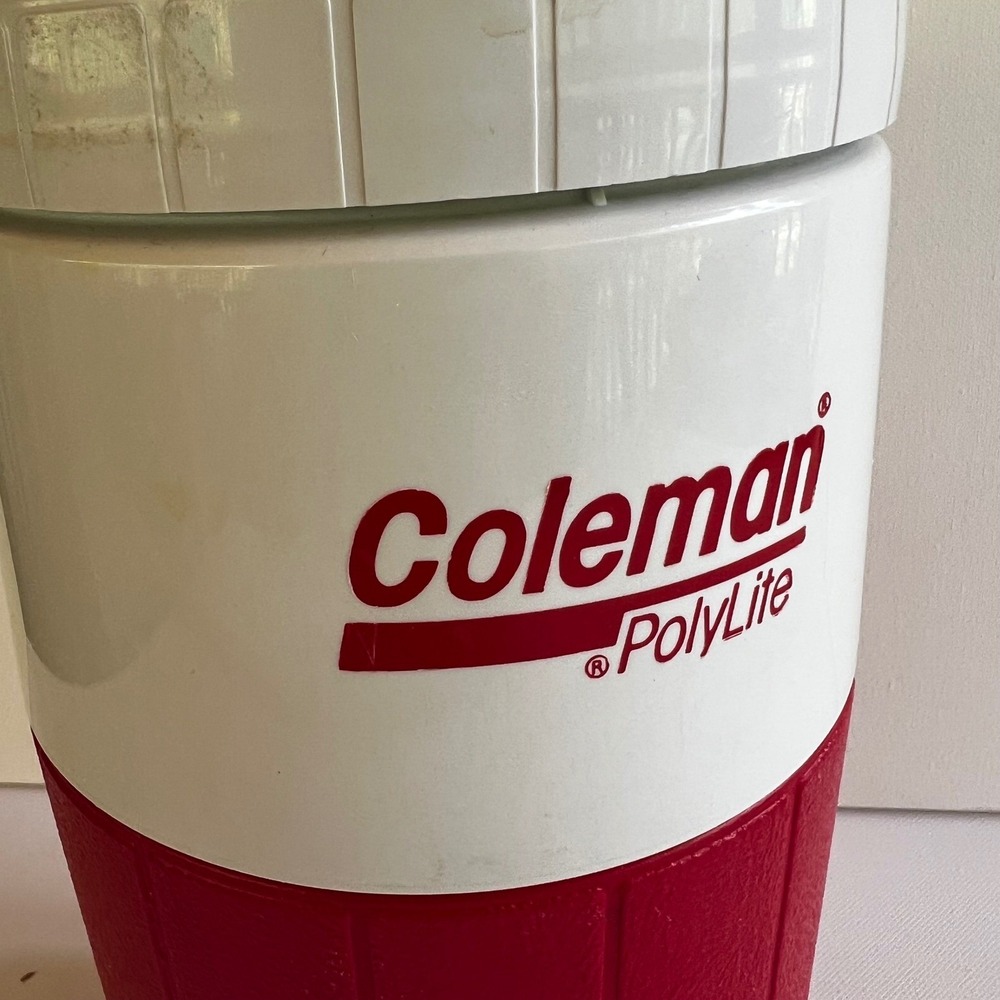 Vintage Coleman PolyLite 1/2 Gallon Water Jug Red White Flip Spout 5590 USA